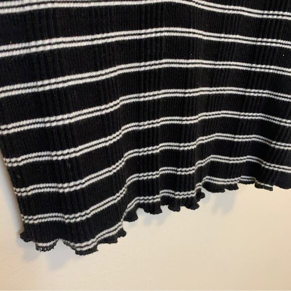 Aeropostale Striped V-Neck Cropped T-Shirt Lettuce Hem Henley Tee SMALL - Picture 9 of 11